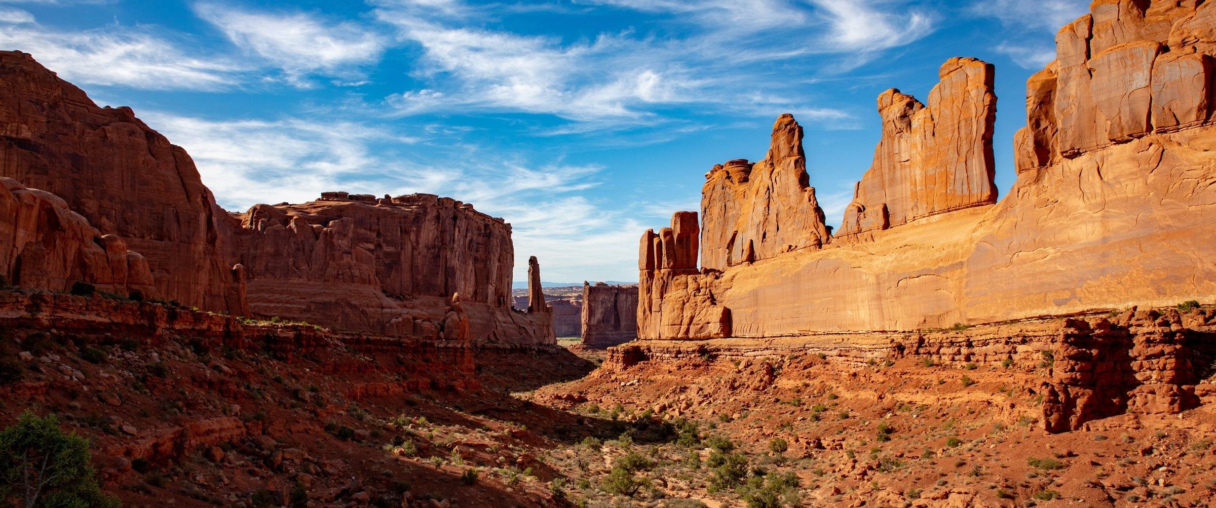 Red rock towers of Park Avenue, Arches National Park, Moab